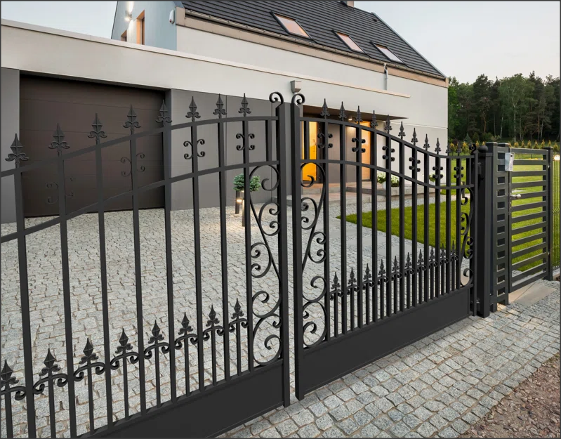 Dual Swing Driveway Gate - Veneto Style